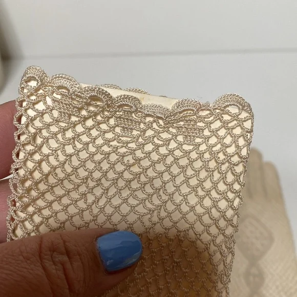 Vintage Crochet 1930’s-1940’s Gloves in Ivory - Picture 6 of 11